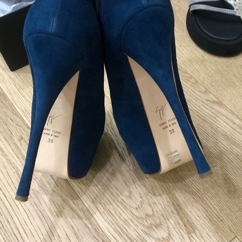 Giuseppe Zanotti Platform Heels Size 9 Blue Gaga Suede